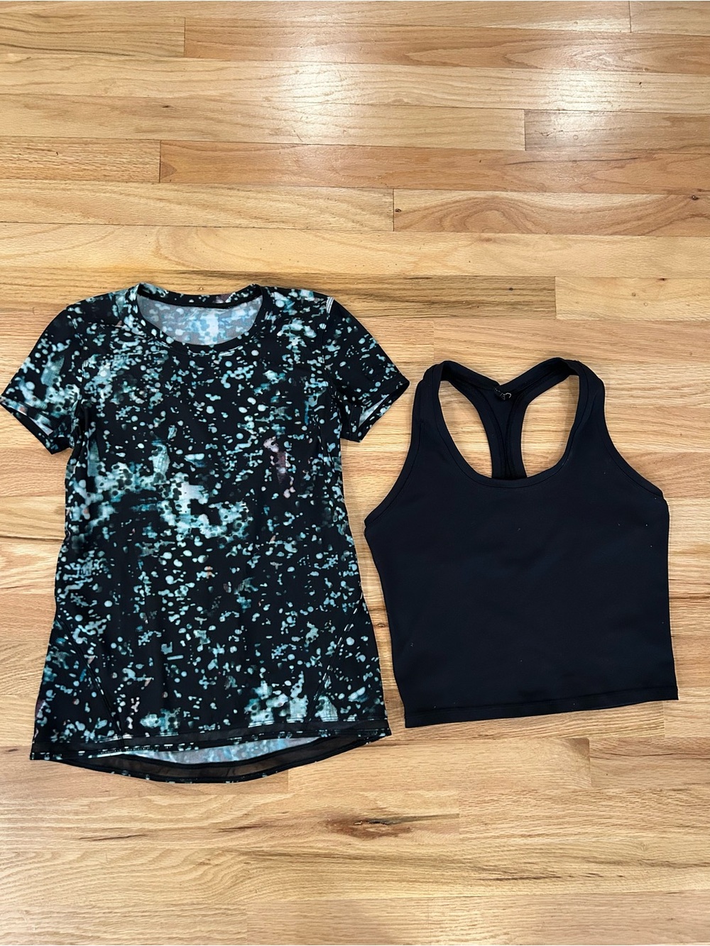 lululemon athletica sun tee Black with Teal Speckle‎ & swiftly Racerback Crop